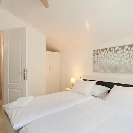 Holiday home Beautiful In With Kitchen Postira