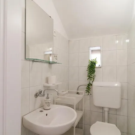 Holiday home Beautiful In With Kitchen Postira