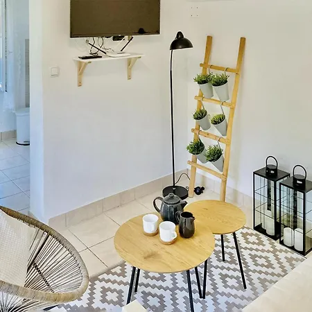 Beautiful In With Kitchen Postira