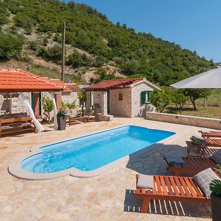 Beautiful In With Kitchen Holiday home *